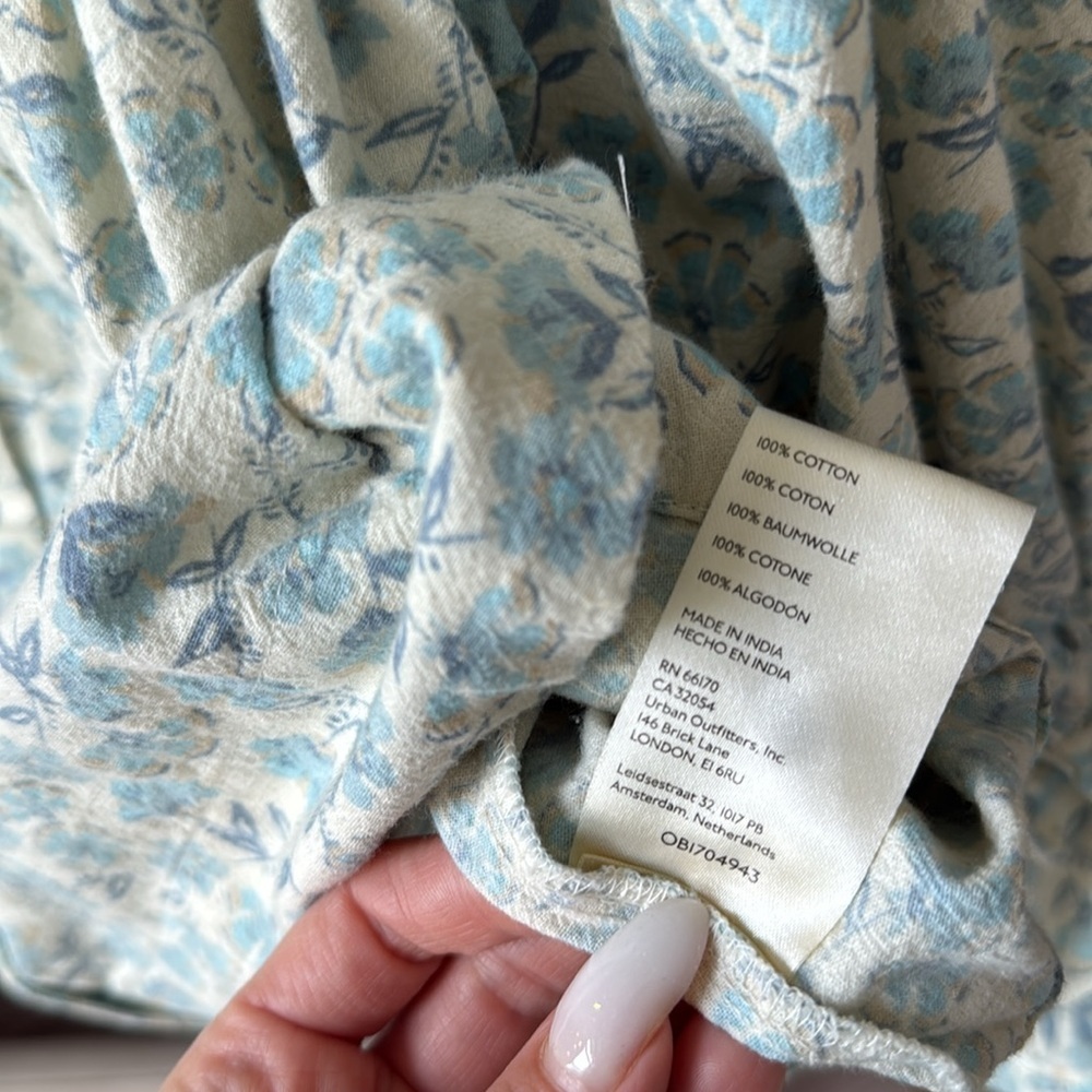 Free People James Off The Shoulder Smock Crop Top in light blue floral print.S - Picture 8 of 10